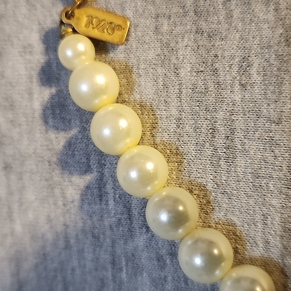 1928 Simulated Pearl Strand Necklace - Picture 4 of 10
